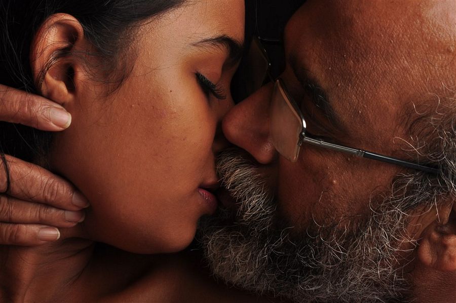 Oru Iyakkunarin Kadhal Diary Hot Stills