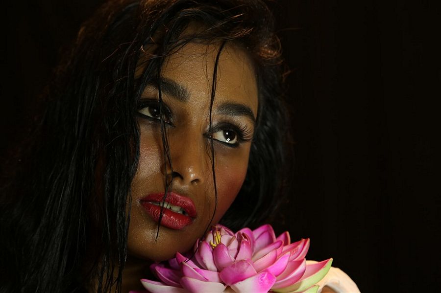 Oru Iyakkunarin Kadhal Diary Hot Stills