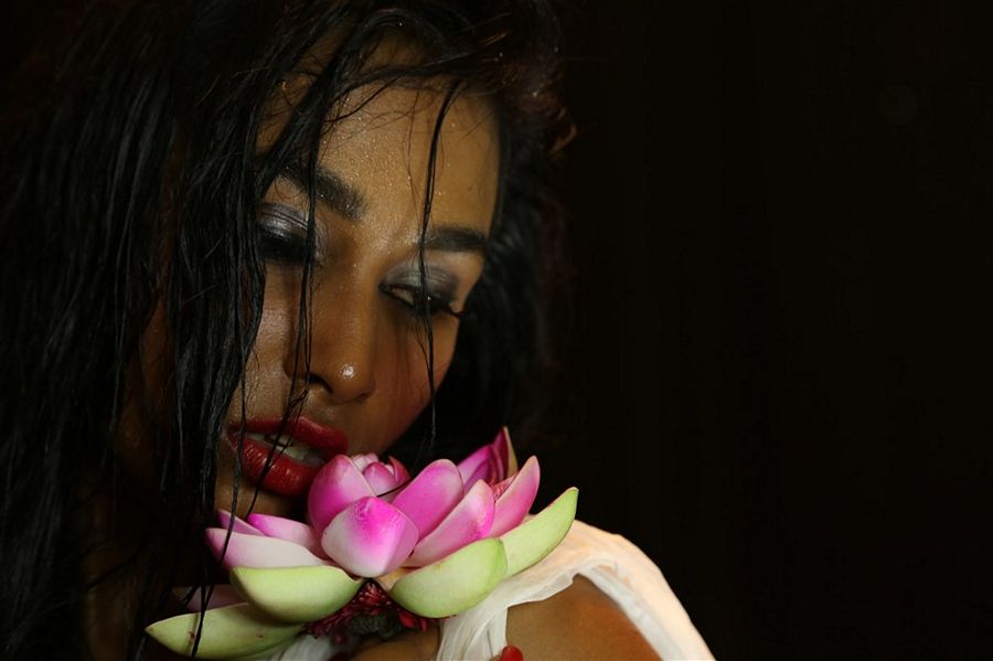 Oru Iyakkunarin Kadhal Diary Hot Stills