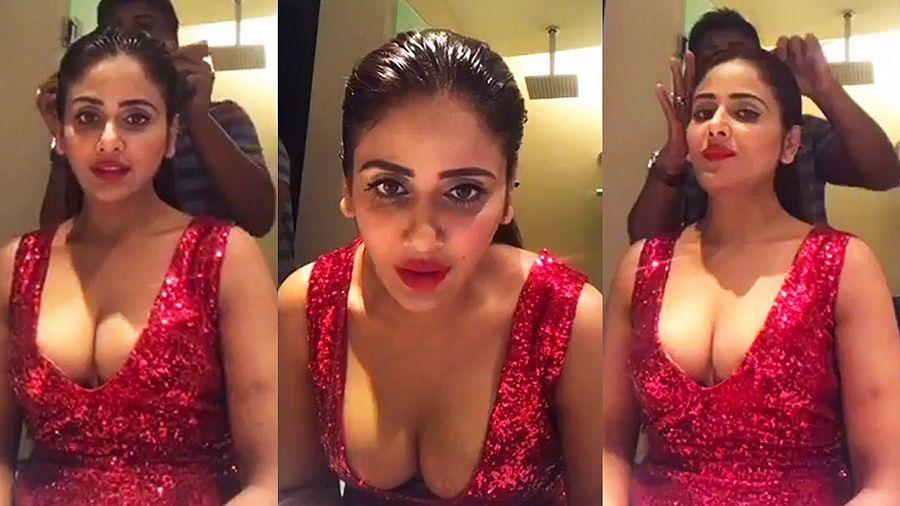 Parul Yadav Hot & Sexy Cleavage Show Stills