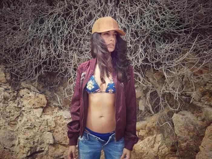 Pawan Heroine Sarah Jane Dias Caught Bikini Pics Goes Viral