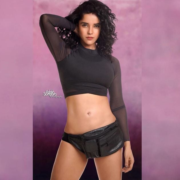 Pia Bajpai Spicy Photos