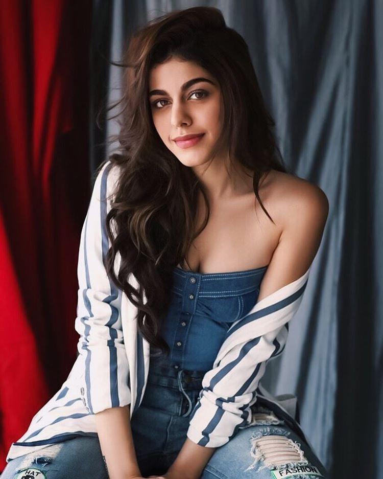 Pooja Bedi's Daughter Aalia Ebrahim HOT Unseen BIKINI Photos