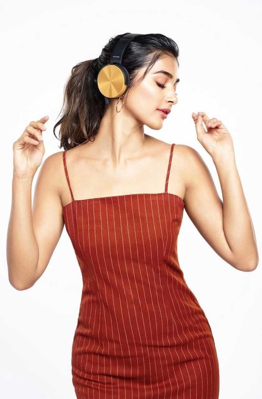 Pooja Hegde Spicy Wallpapers