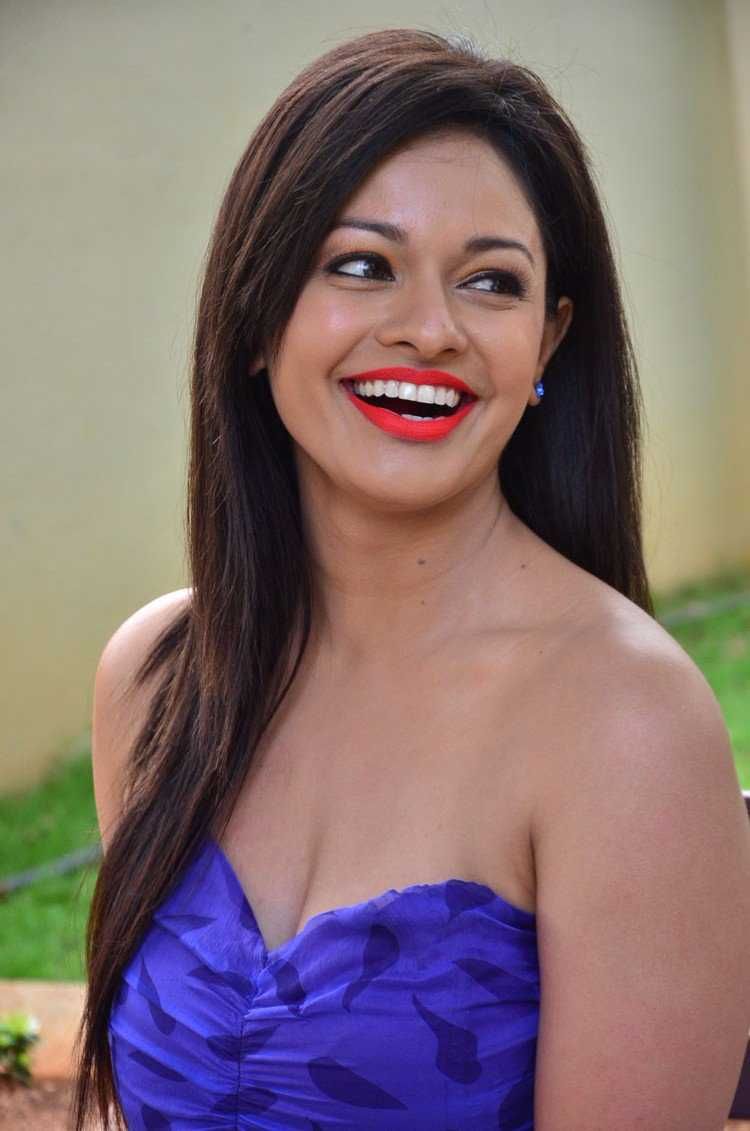 Pooja Kumar Hot Sexy Pics