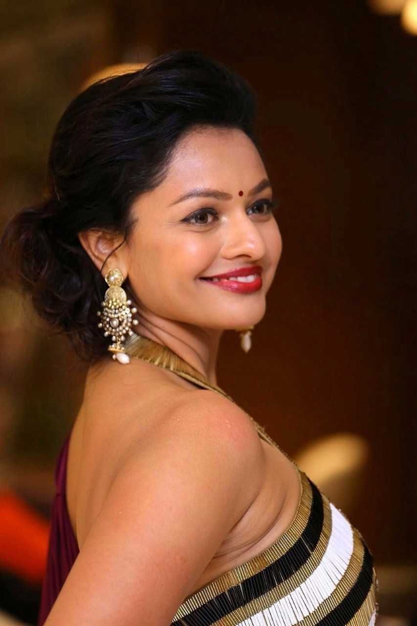 Pooja Kumar Latest Hot Photos