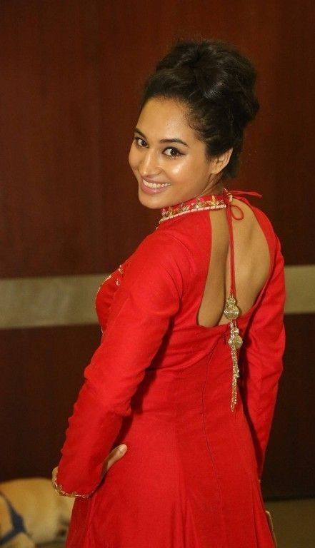 Pooja Ramachandran Sexy Stills