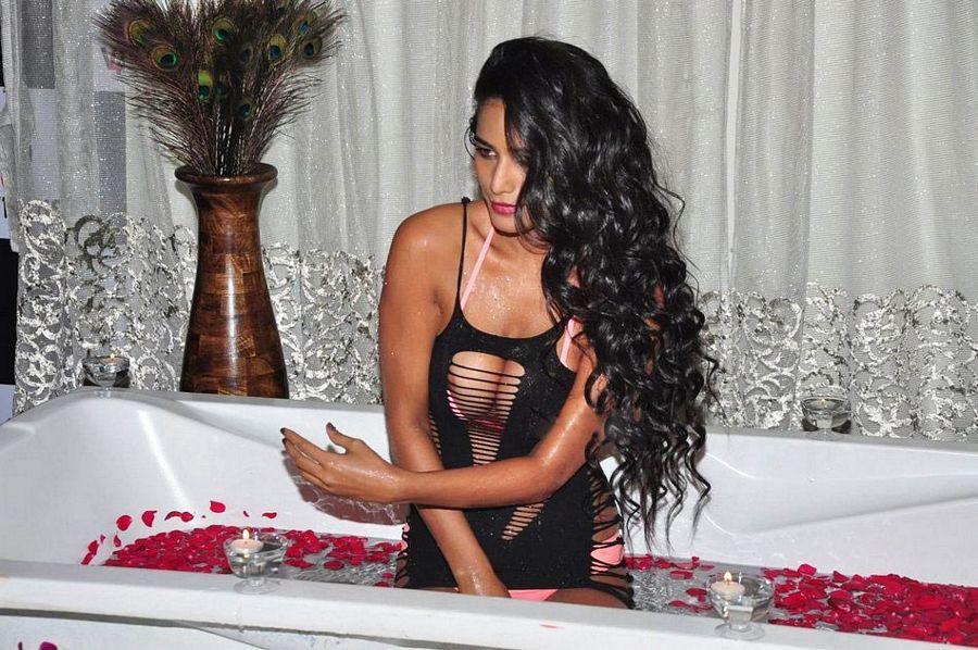 Poonam Pandey 2016 Hot Photoshoot