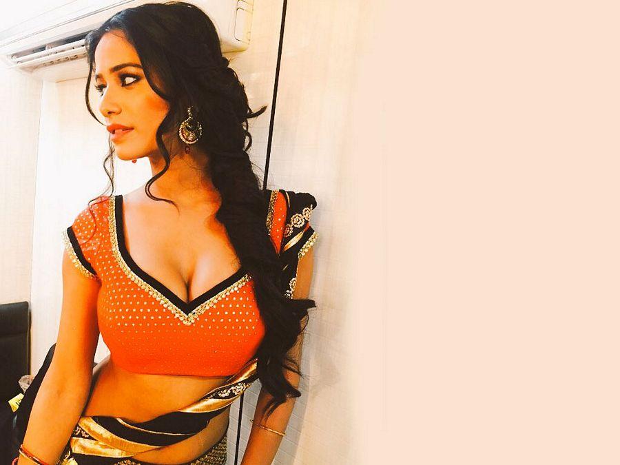 Poonam Pandey Hot & Sexy UNSEEN Cleavage Photos