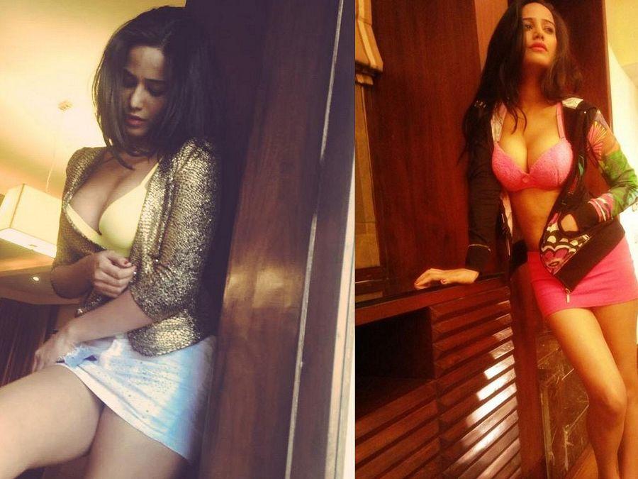 Poonam Pandey Hot & Sexy UNSEEN Cleavage Photos