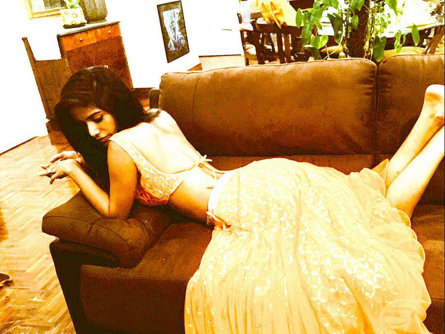 Poonam Pandey Hot & Sexy UNSEEN Cleavage Photos