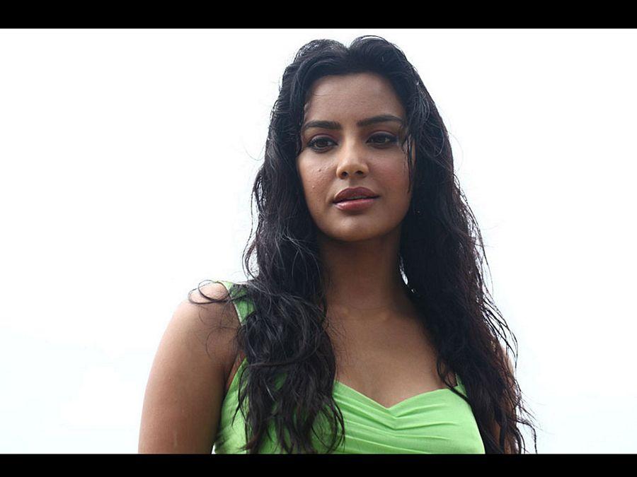 Priya Anand Hot & Spicy Cleavage Show Stills