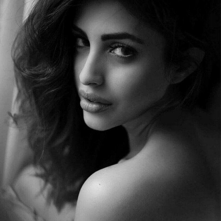 Priya Banerjee Hot & Spicy Photoshoot Pics