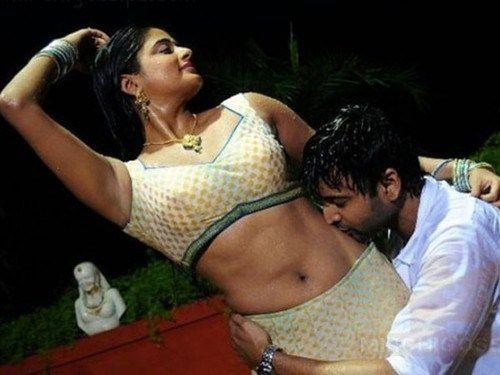 Priyamani Hot Navel Show Pics