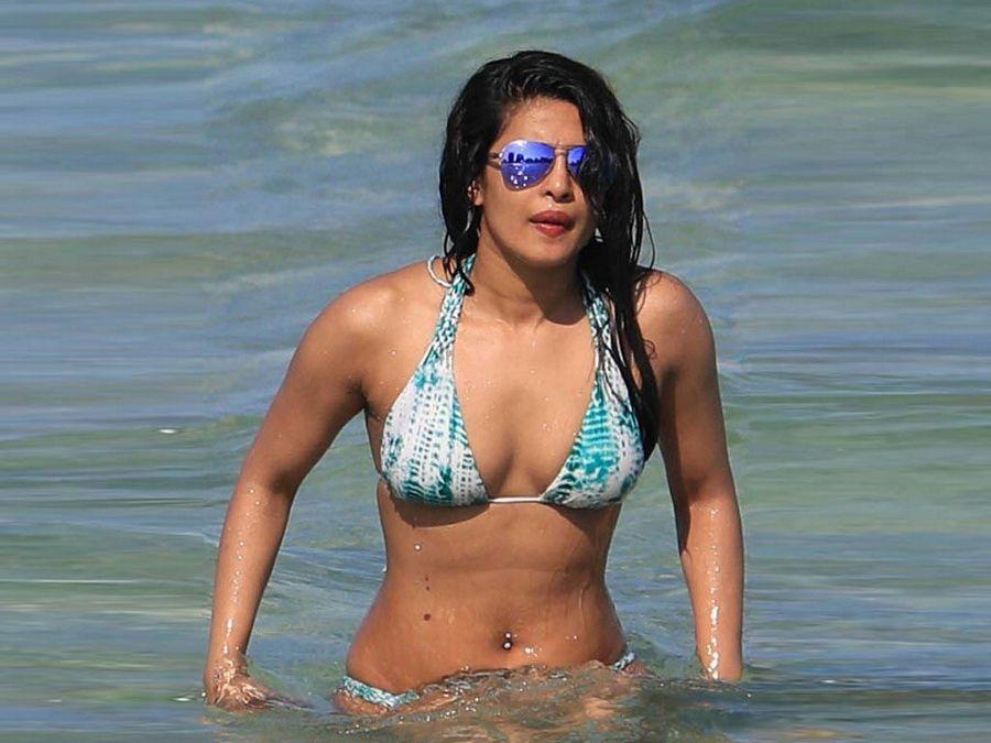 Priyanka Chopra FLAUNTS Her Assets In A Bikini at Miami Beach Photos