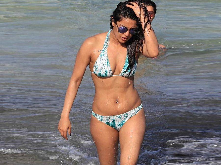 Priyanka Chopra FLAUNTS Her Assets In A Bikini at Miami Beach Photos