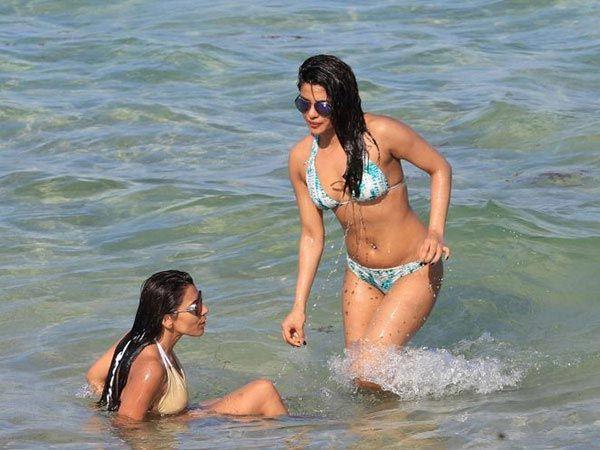 Priyanka Chopra FLAUNTS Her Assets In A Bikini at Miami Beach Photos