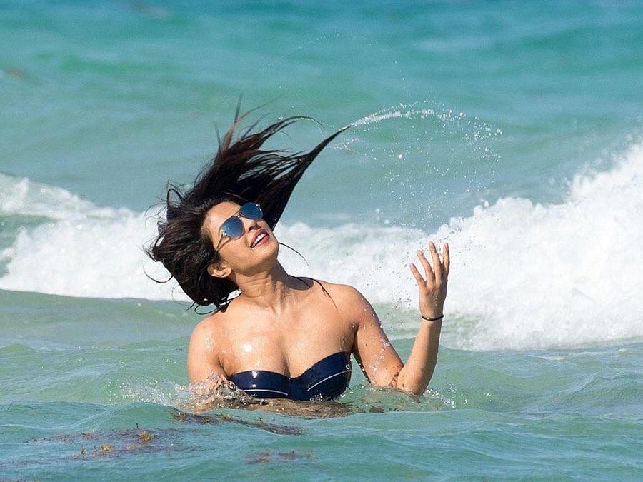 Priyanka Chopra FLAUNTS Her Assets In A Bikini at Miami Beach Photos