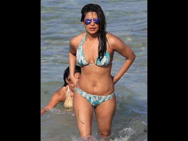 Priyanka Chopra's New Bikini Pictures is Breaking The Internet