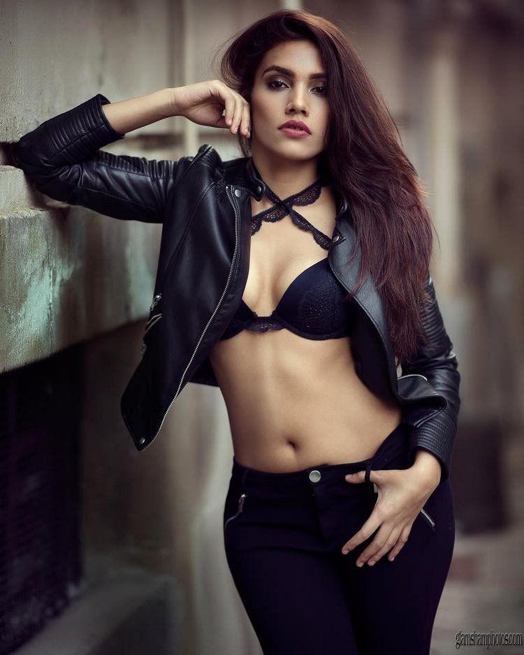 Purbasha Das Hot Photos Sizzling Model from Mumbai