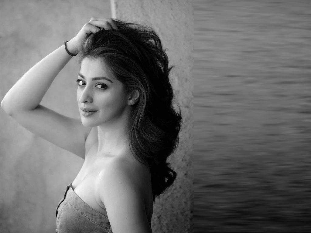 Raai Laxmi: Hot, Sexy & Sizzling Pictures of the 'Julie 2' Movie