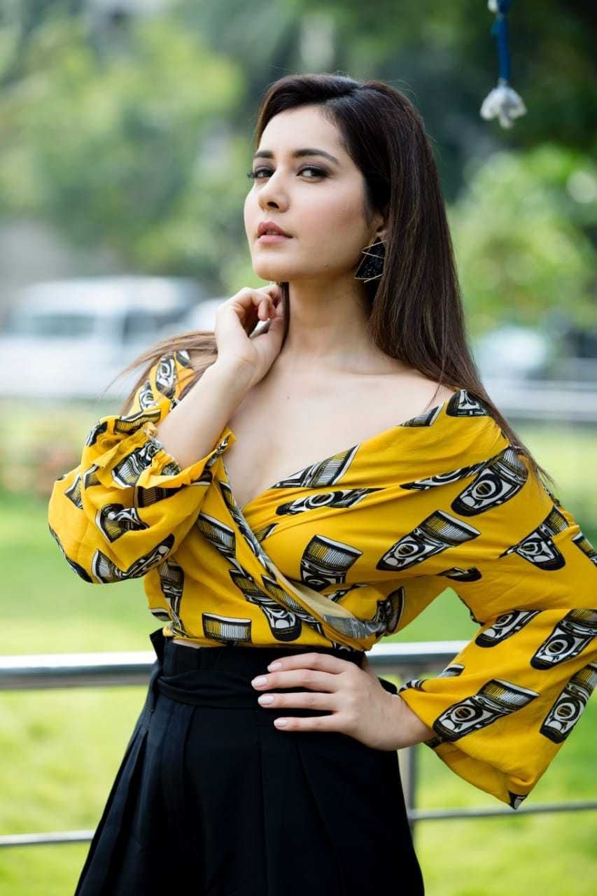 Raashi Khanna Latest Spicy Gallery