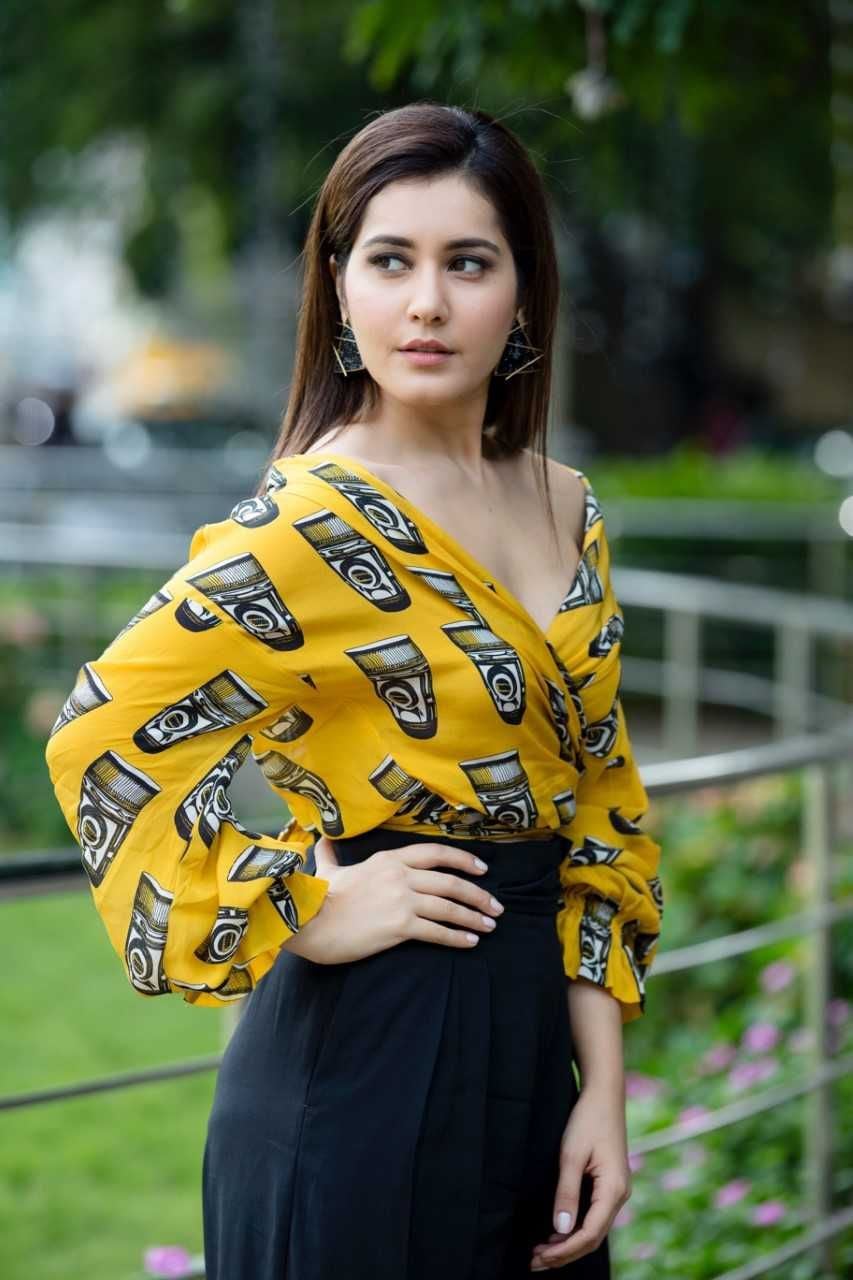 Raashi Khanna Latest Spicy Gallery