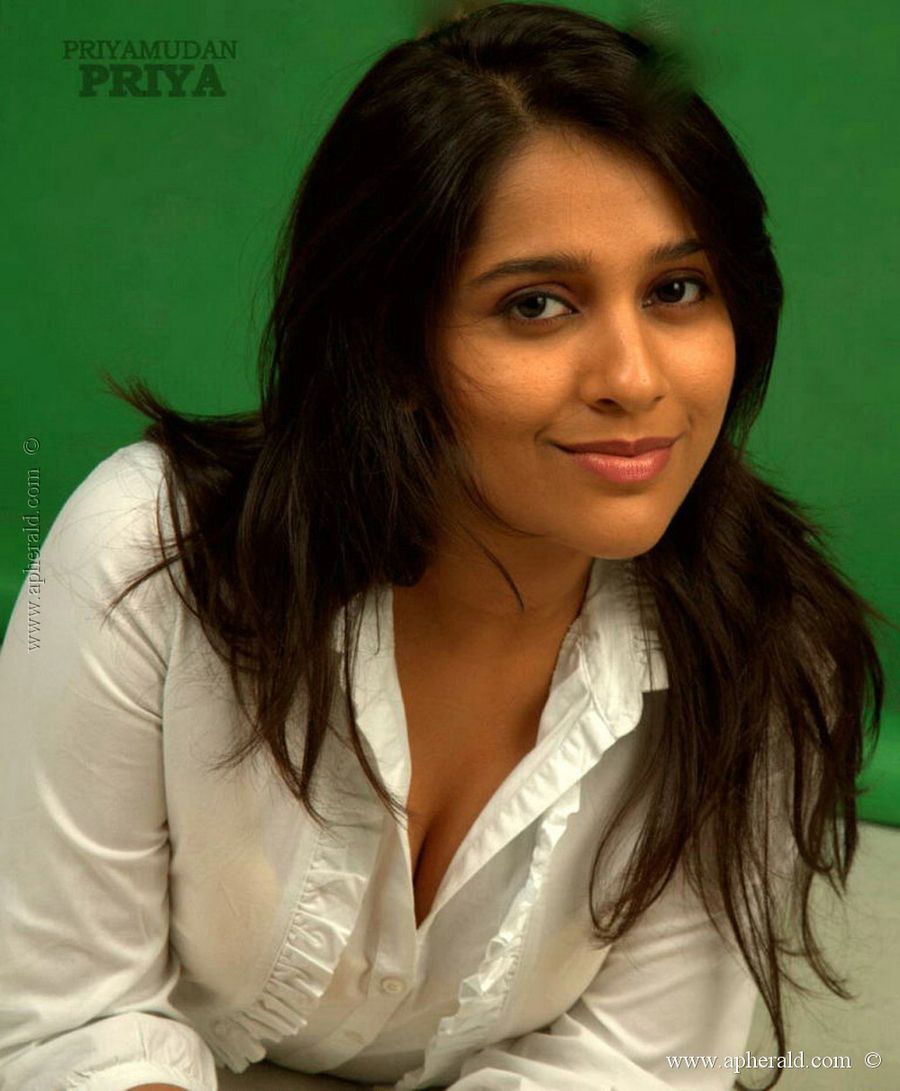 Rashmi Gautam NEVER SEEN HOT Photos