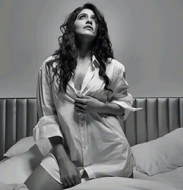 Regina Cassandra Sexy Pictures