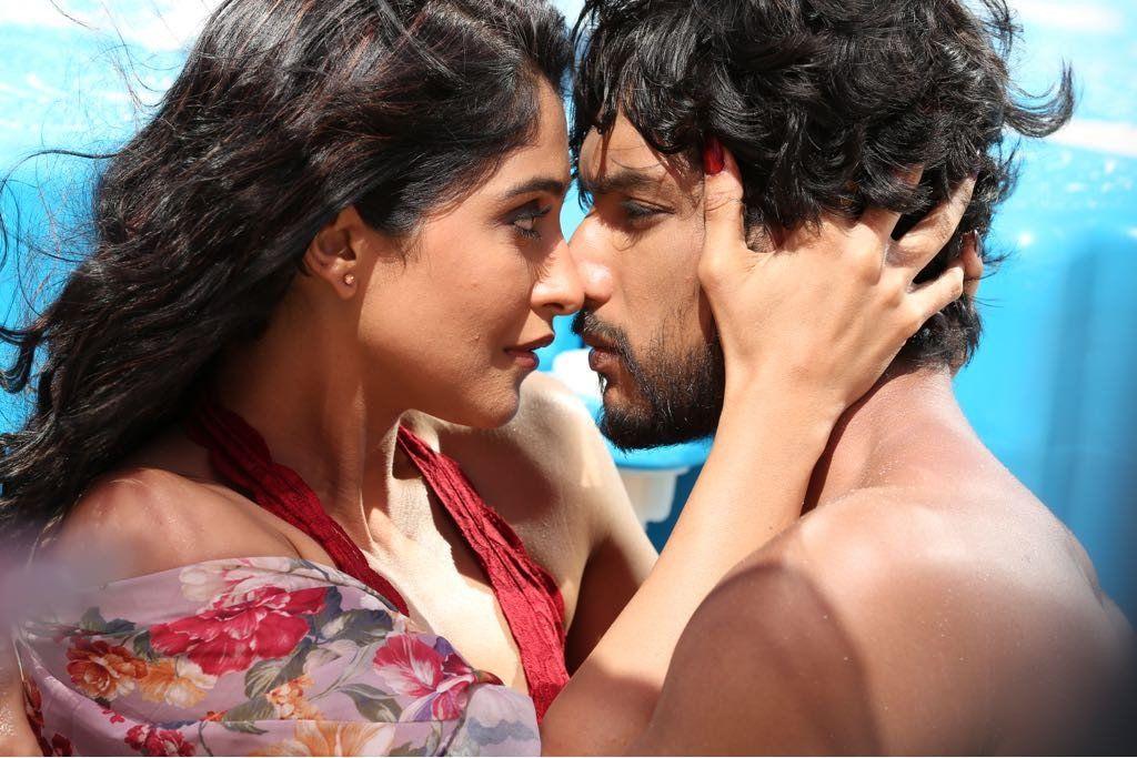 Regina Cassandra with her stunning beach babe looks in Mr Chandramouli