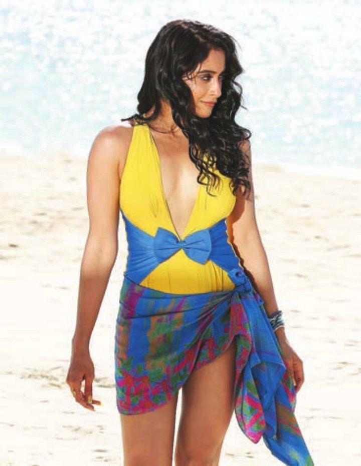 Regina Cassandra with her stunning beach babe looks in Mr Chandramouli