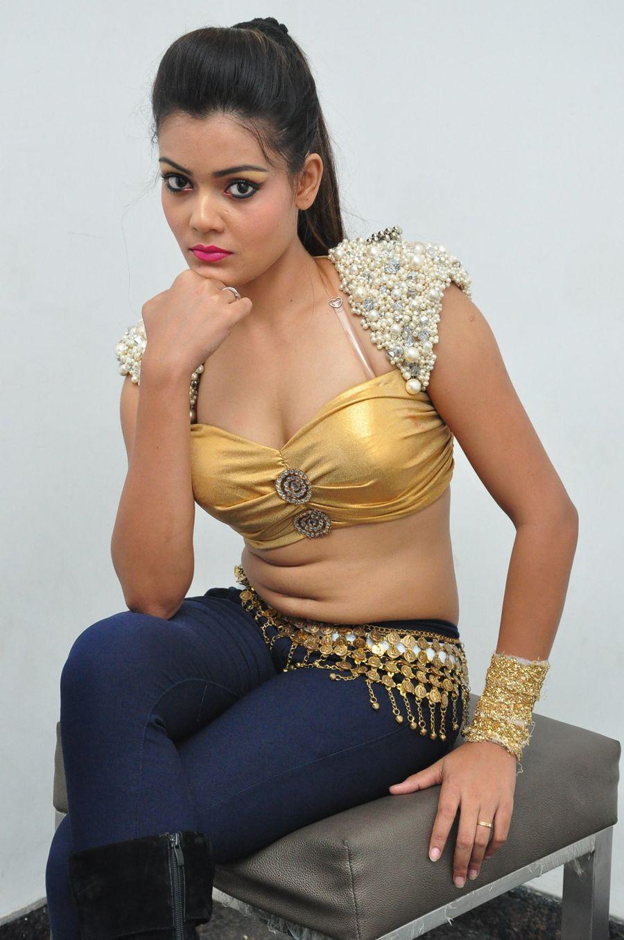 Riya Hot Navel Show Photos
