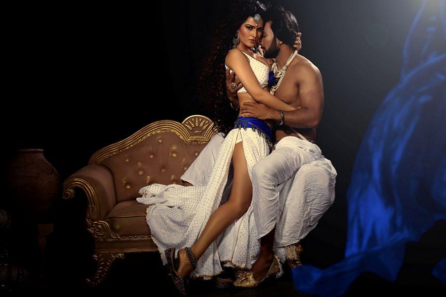 Rowa Khan & Shaan Banerje Sexy Fashion Photographs