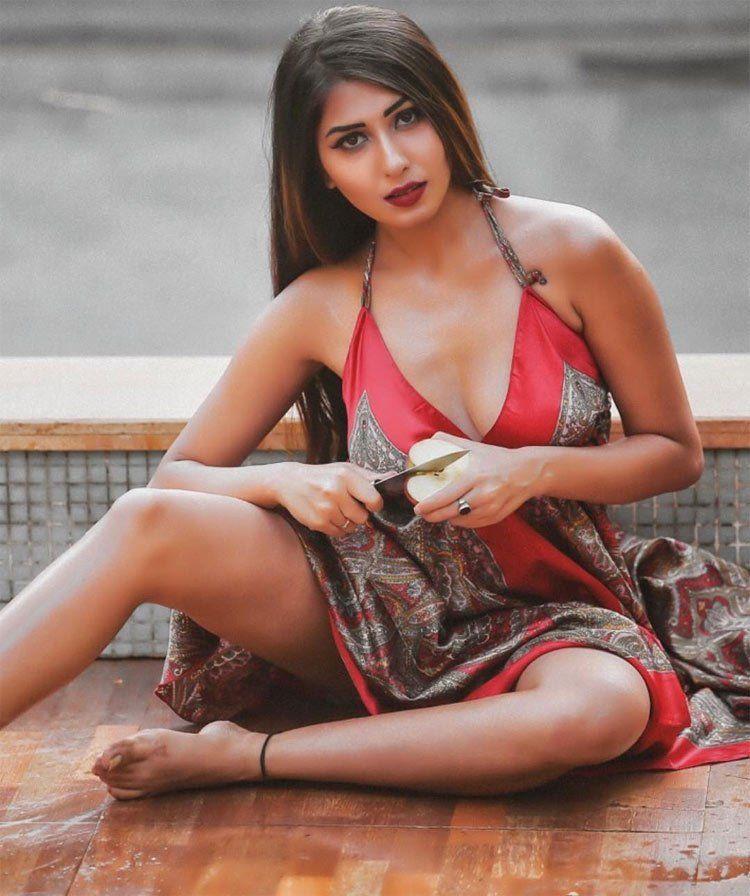 Ruma Sharma HOt & Spicy Cleavage Show Stills