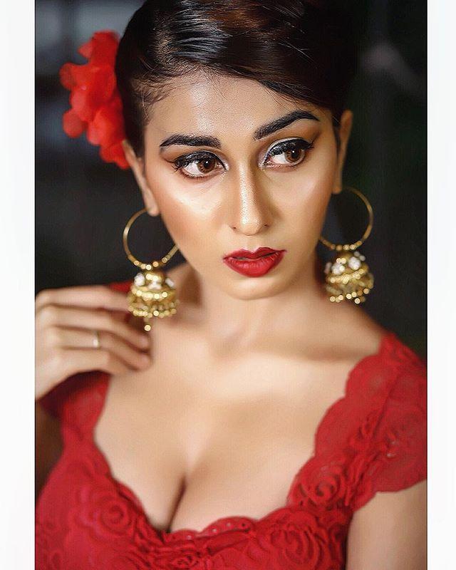 Ruma Sharma Hot Cleavage & BikiNi Photoshoot Stills