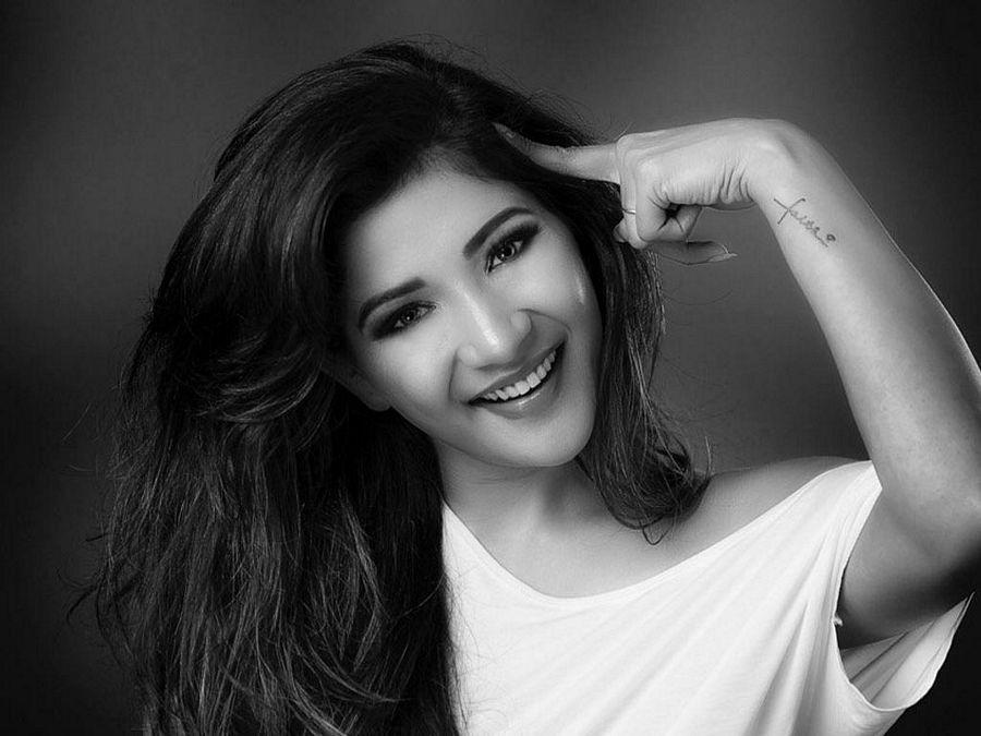 Sakshi Agarwal Latest Hot & Spicy Cleavage Show Pics