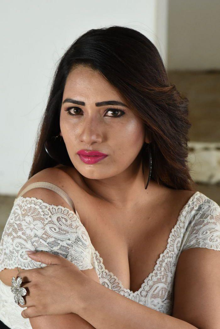 Sanjana Naidu Hot Cleavage Stills