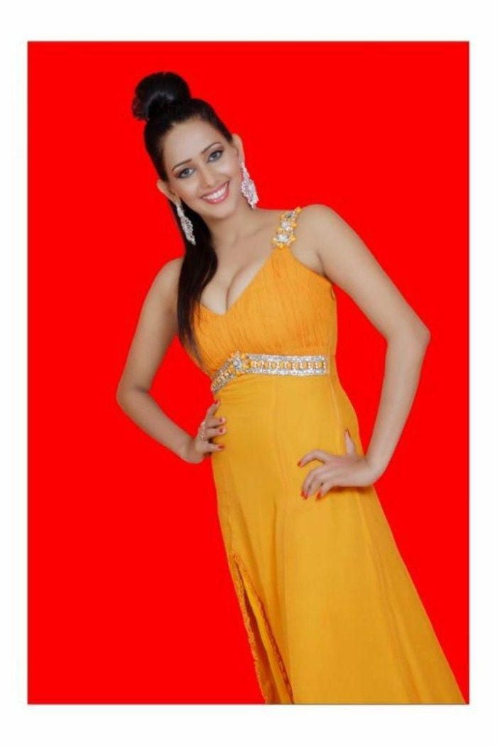 Sanjana Singh Hot Pictures