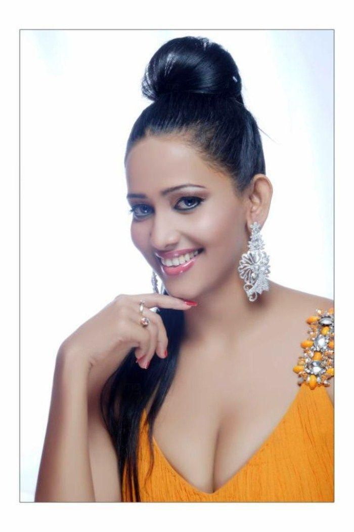 Sanjana Singh Hot Pictures