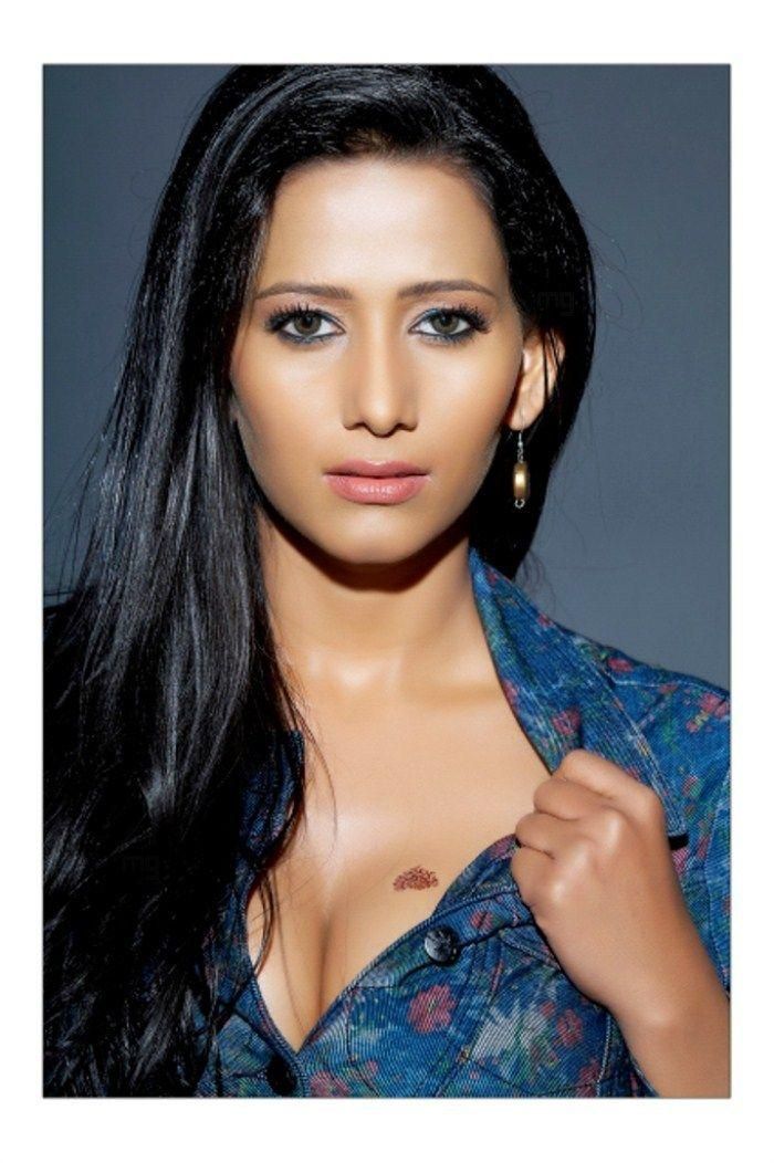 Sanjana Singh Hot Pictures