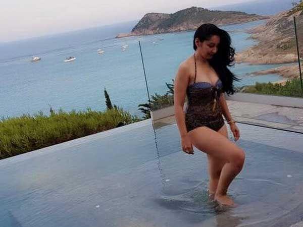 Sanjay Dutt's Wife Maanayata Dutt Spotted In A Bikini Photos