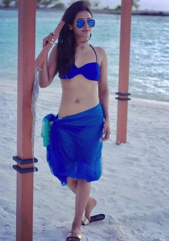 Scorching Hot & Sexy Bikini Photos of Young Bengaluru Model Pranwesha