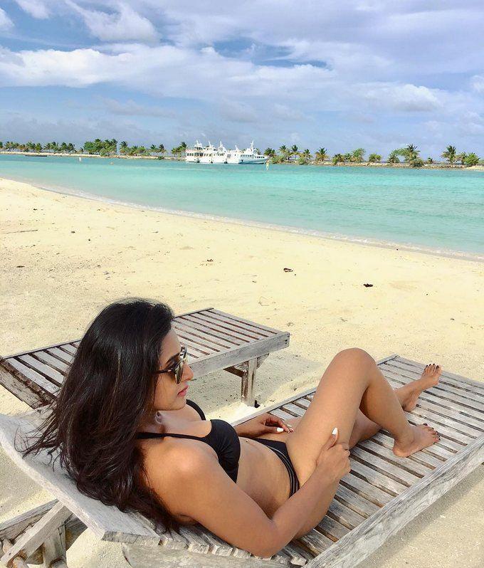 Scorching Hot & Sexy Bikini Photos of Young Bengaluru Model Pranwesha