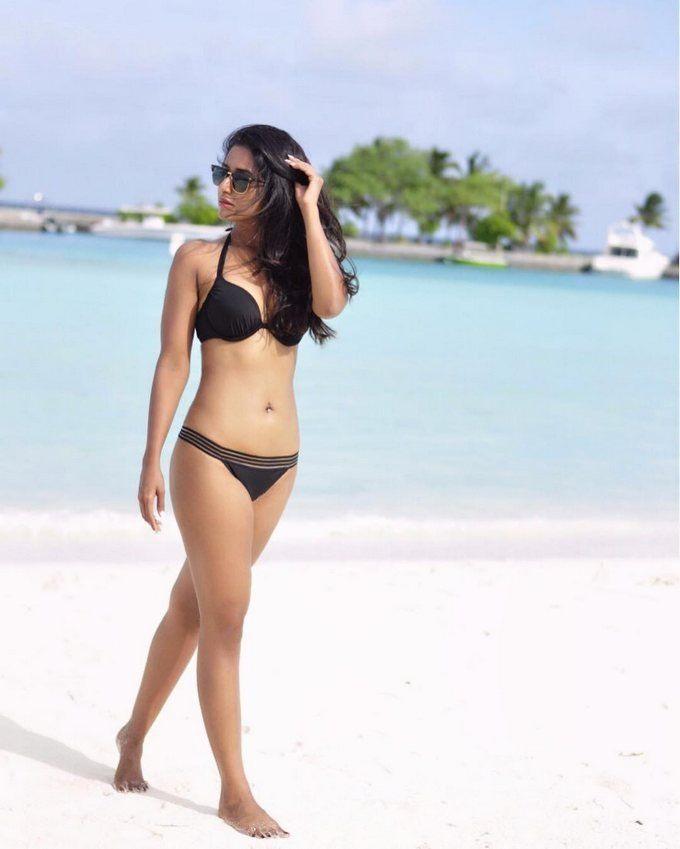 Scorching Hot & Sexy Bikini Photos of Young Bengaluru Model Pranwesha