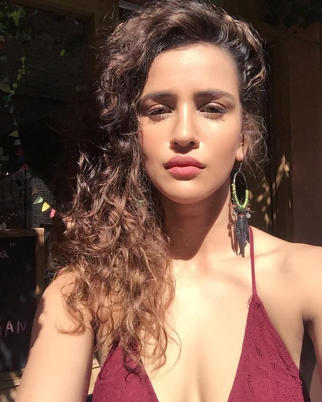 See Hot & Sexy Bikini Images Of Aisha Sharma Bold Photos Picture Gallery