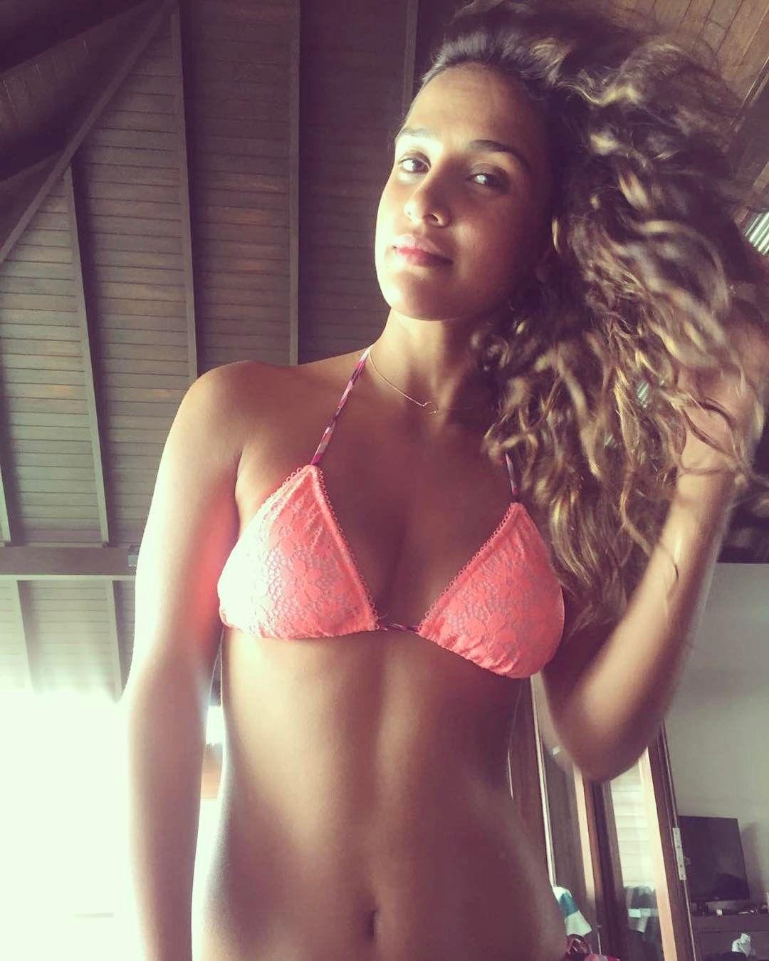 See Hot & Sexy Bikini Images Of Aisha Sharma Bold Photos Picture Gallery