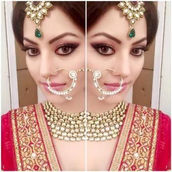 See Rare & Unseen Stunning pics of Urvashi Rautela too HOT!