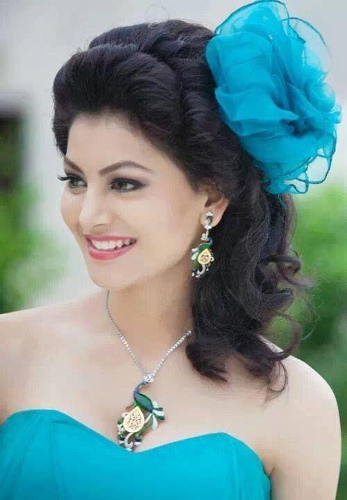 See Rare & Unseen Stunning pics of Urvashi Rautela too HOT!