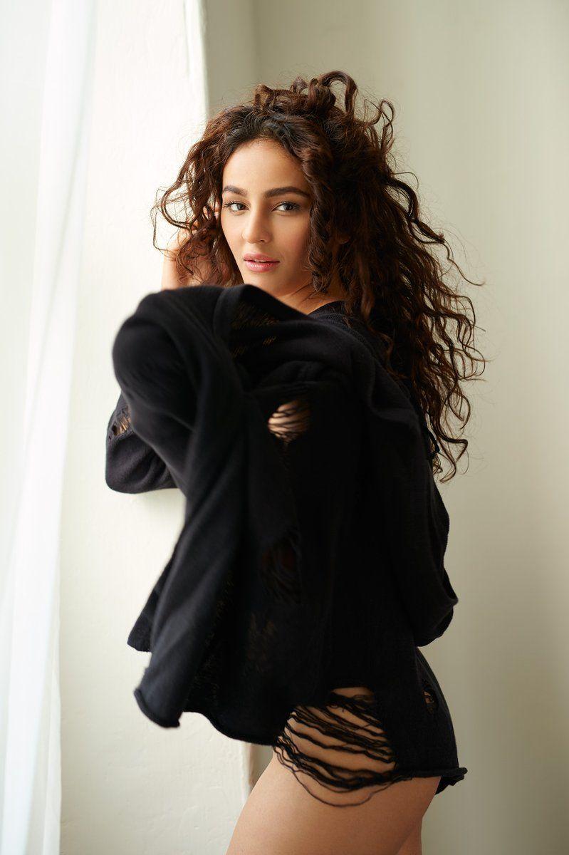 Seerat Kapoor Bold In Black Photos