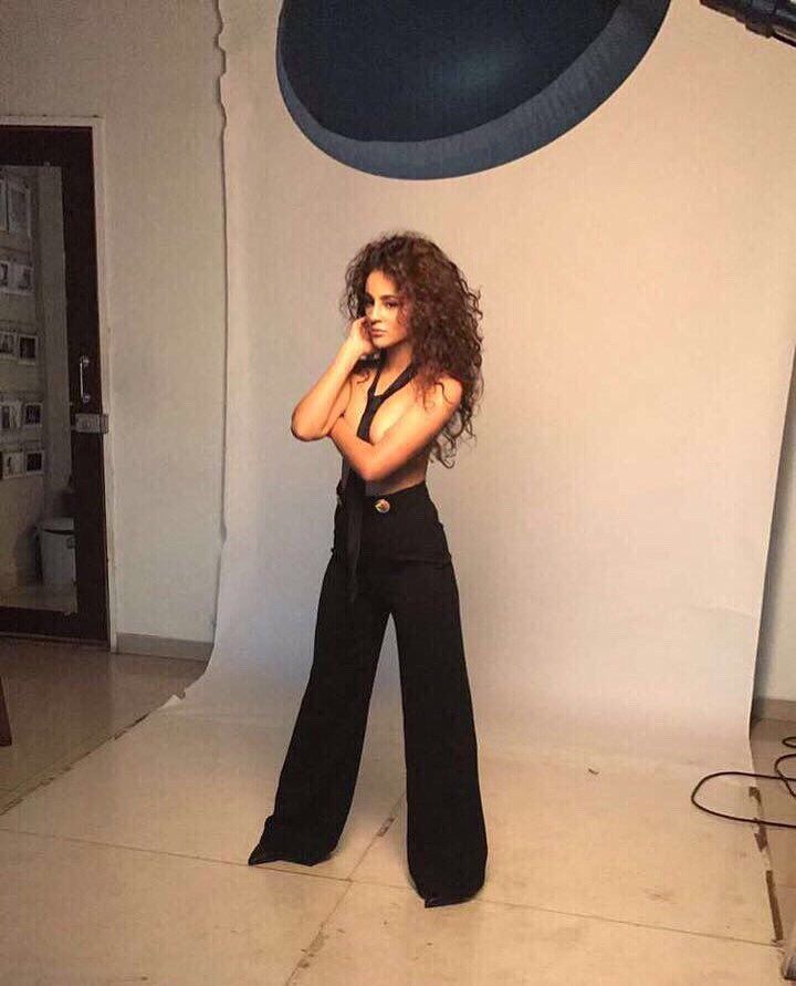 Seerat Kapoor Hot Navel Photoshoot